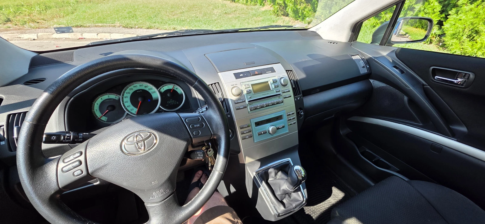 Toyota Corolla verso 2.0 D-4D, снимка 6 - Автомобили и джипове - 55392340