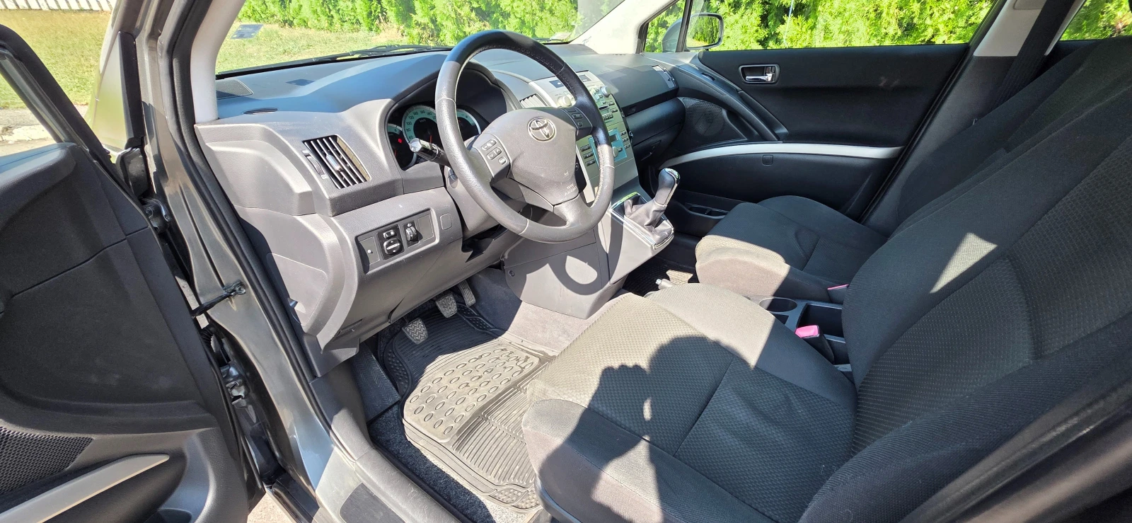 Toyota Corolla verso 2.0 D-4D, снимка 9 - Автомобили и джипове - 55392340