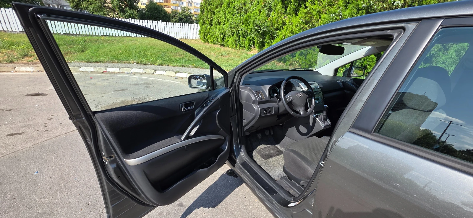 Toyota Corolla verso 2.0 D-4D, снимка 8 - Автомобили и джипове - 55392340