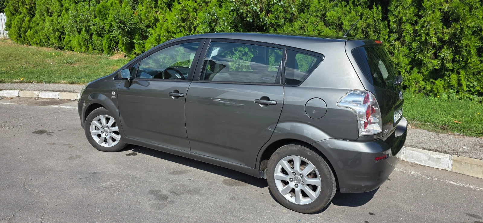 Toyota Corolla verso 2.0 D-4D, снимка 5 - Автомобили и джипове - 55392340