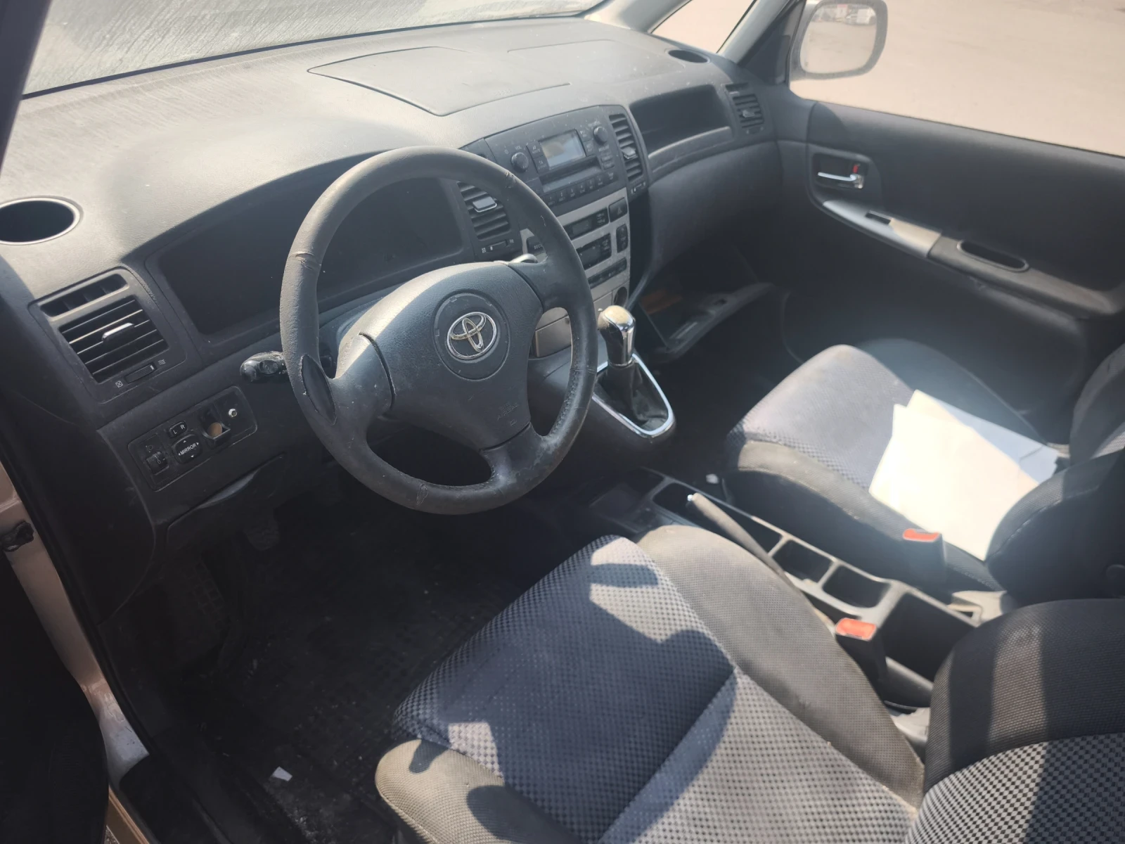 Toyota Corolla verso, снимка 9 - Автомобили и джипове - 55792040
