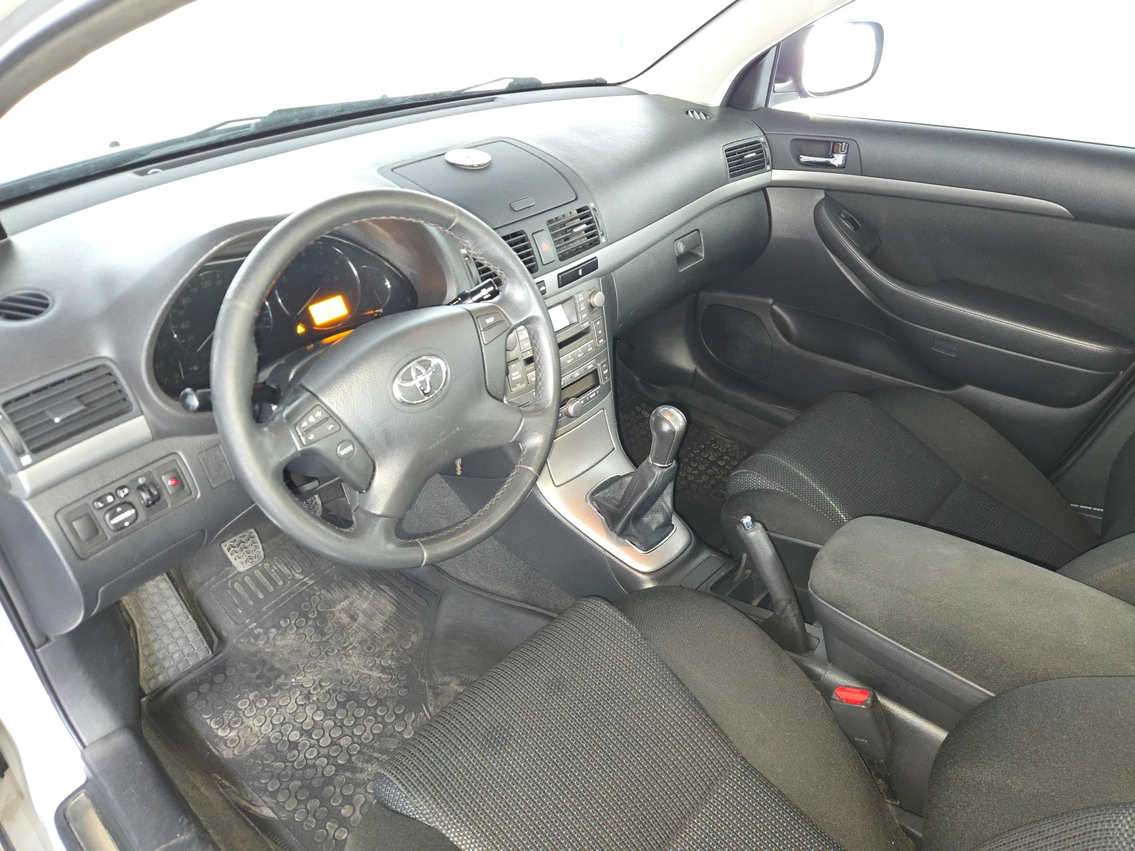 Toyota Avensis 2.0i 147.к.с, снимка 7 - Автомобили и джипове - 55939630