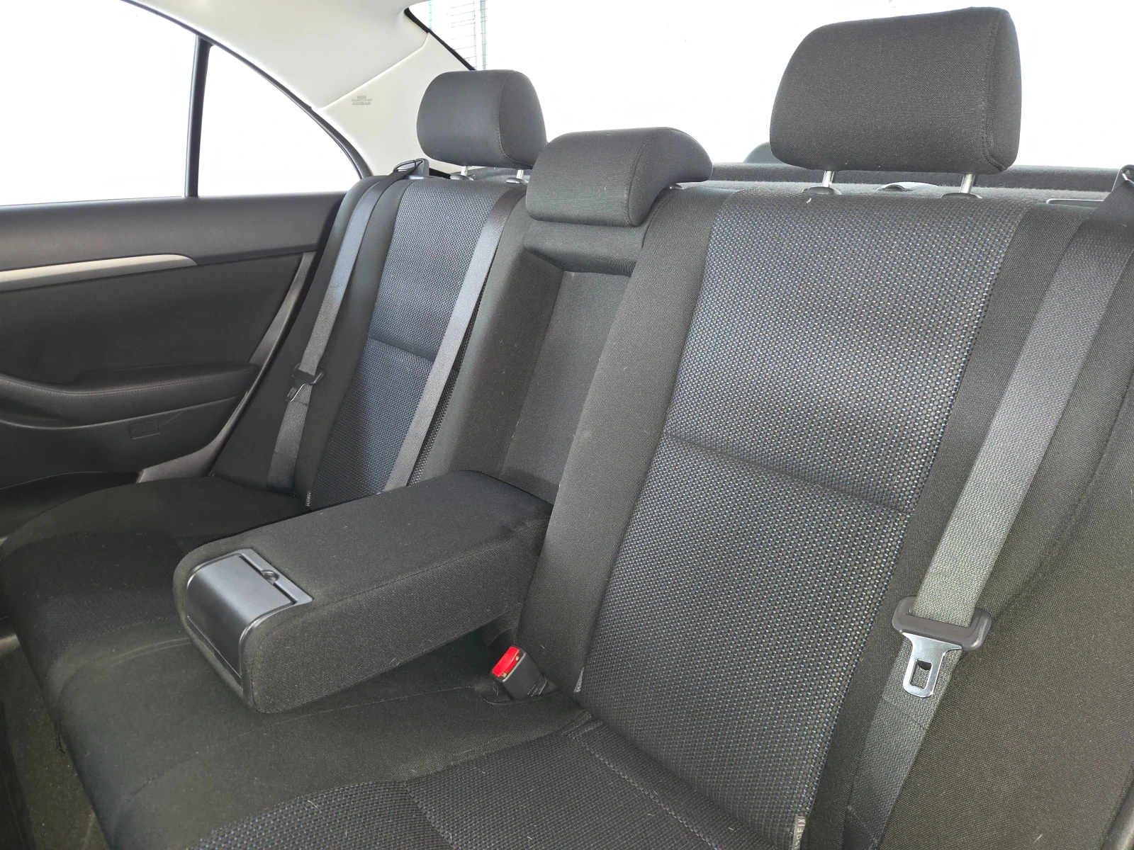Toyota Avensis 2.0i 147.к.с, снимка 13 - Автомобили и джипове - 55939630