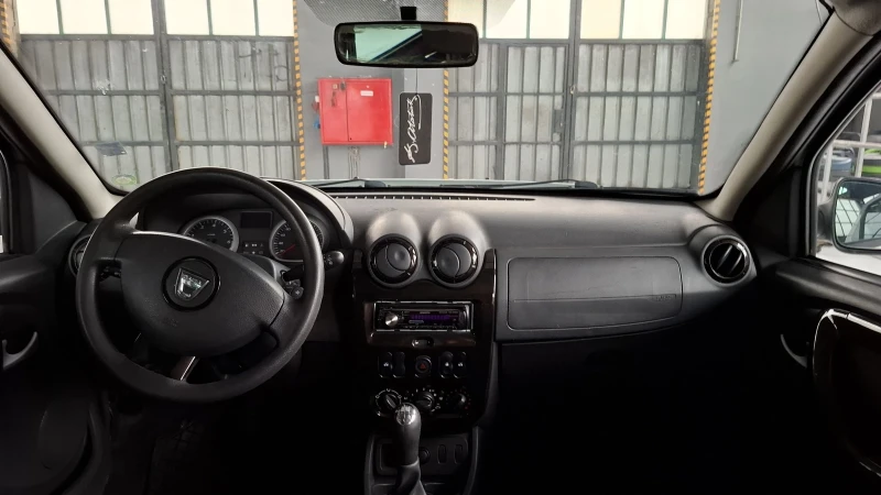 Dacia Duster ФАБРИЧНА ГАЗ, снимка 8 - Автомобили и джипове - 52938431