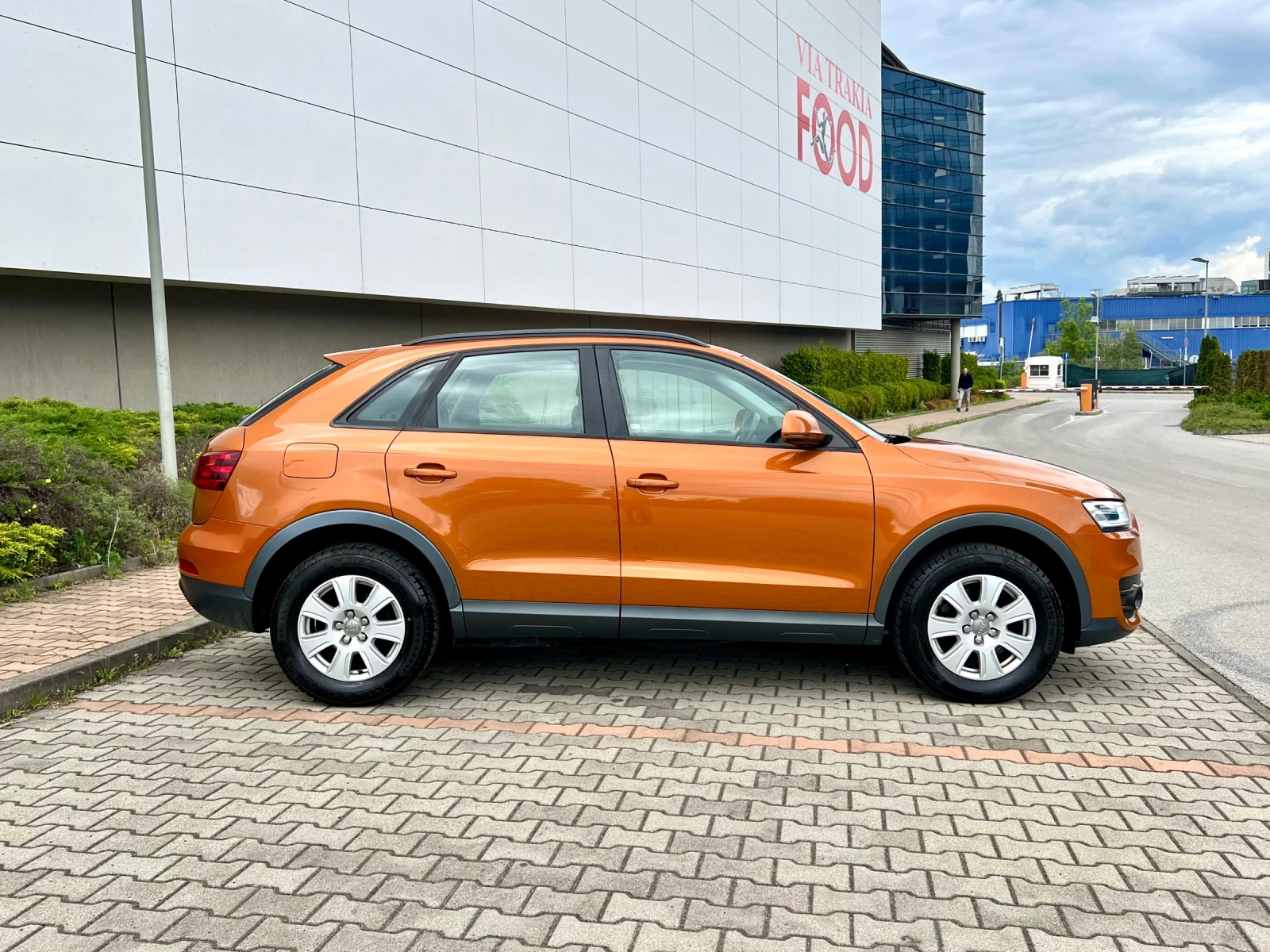 Audi Q3 2.0TDi-Сервизна история-лизинг през уникредит - изображение 4