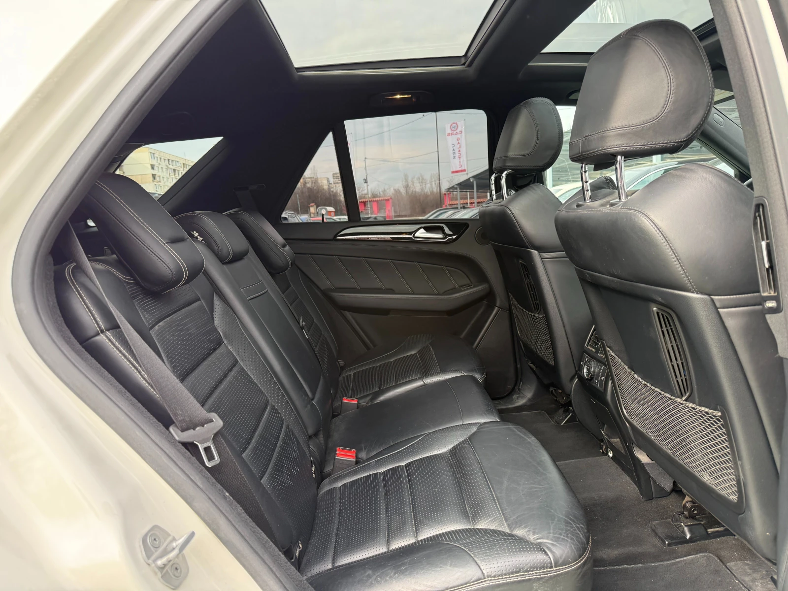 Mercedes-Benz ML 63 AMG SPEEDSHIFT, снимка 10 - Автомобили и джипове - 53914114