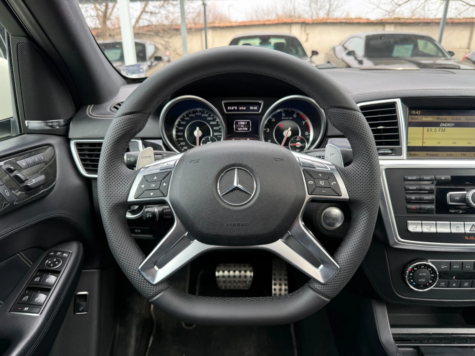Mercedes-Benz ML 63 AMG SPEEDSHIFT, снимка 11 - Автомобили и джипове - 53914114