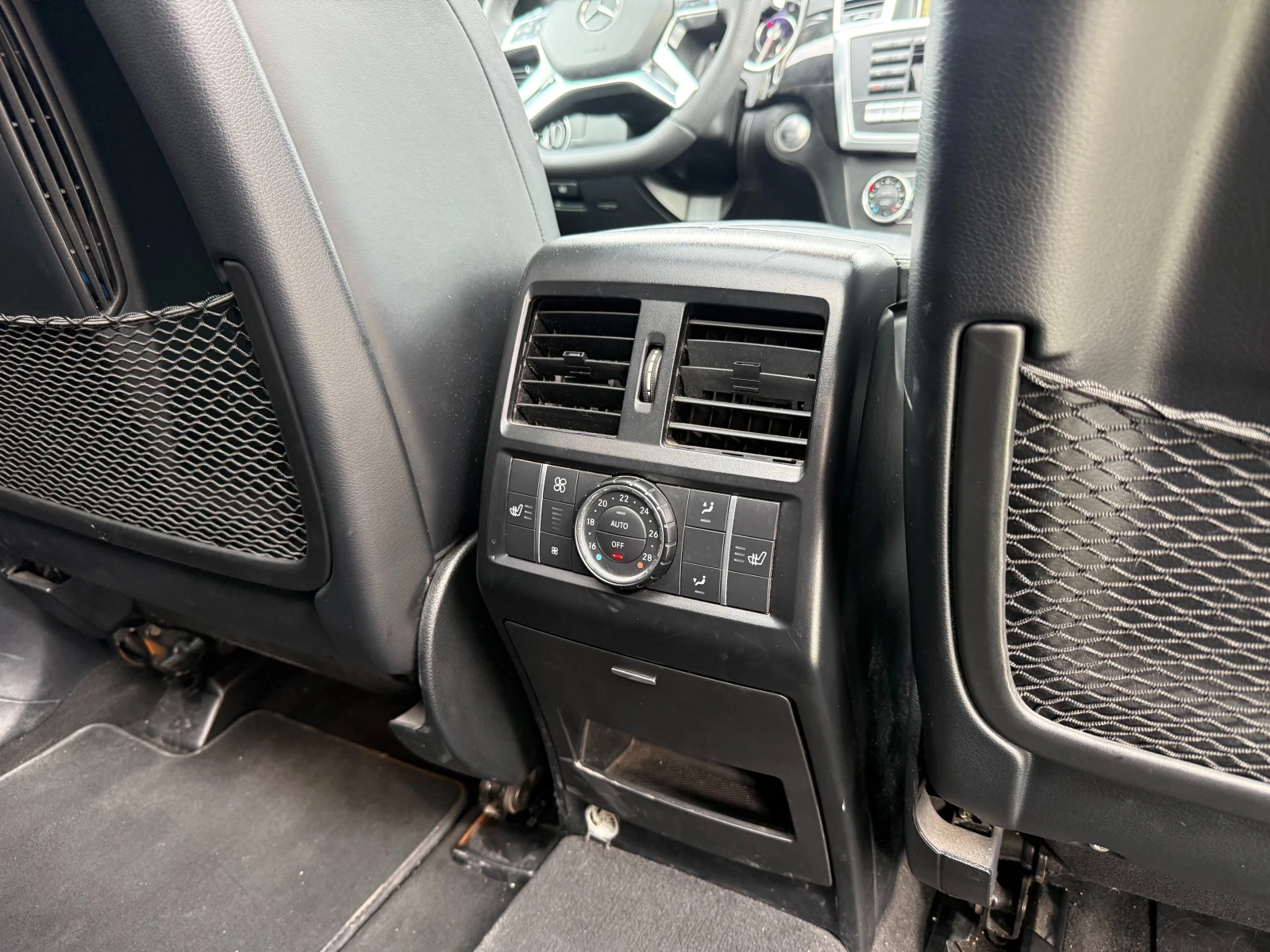 Mercedes-Benz ML 63 AMG SPEEDSHIFT, снимка 16 - Автомобили и джипове - 53914114