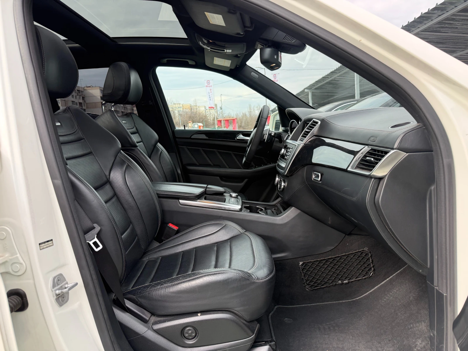 Mercedes-Benz ML 63 AMG SPEEDSHIFT, снимка 8 - Автомобили и джипове - 53914114