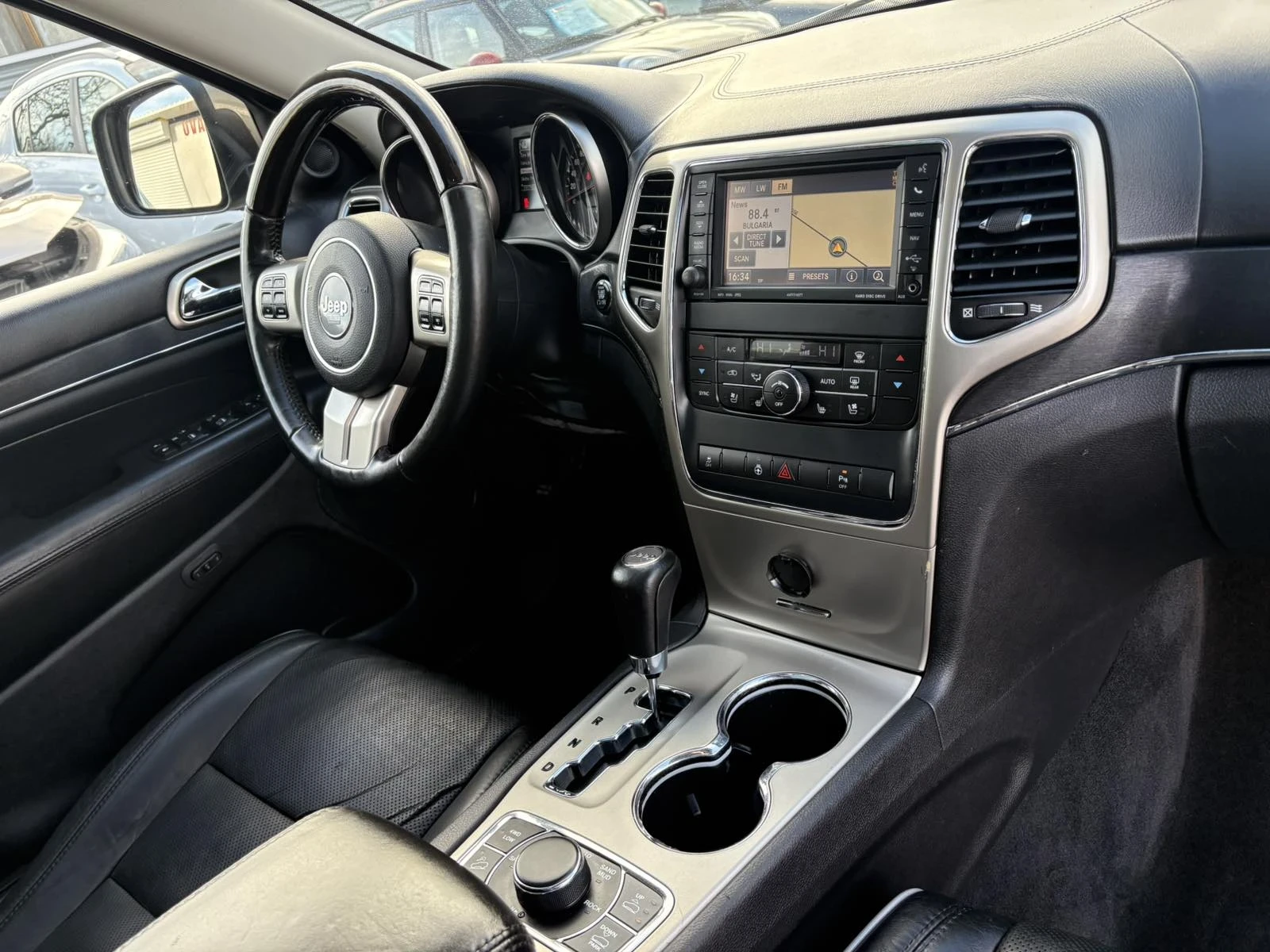 Jeep Grand cherokee 3.0. 240k.c. OVERLAND FULL MAX , снимка 12 - Автомобили и джипове - 53963599