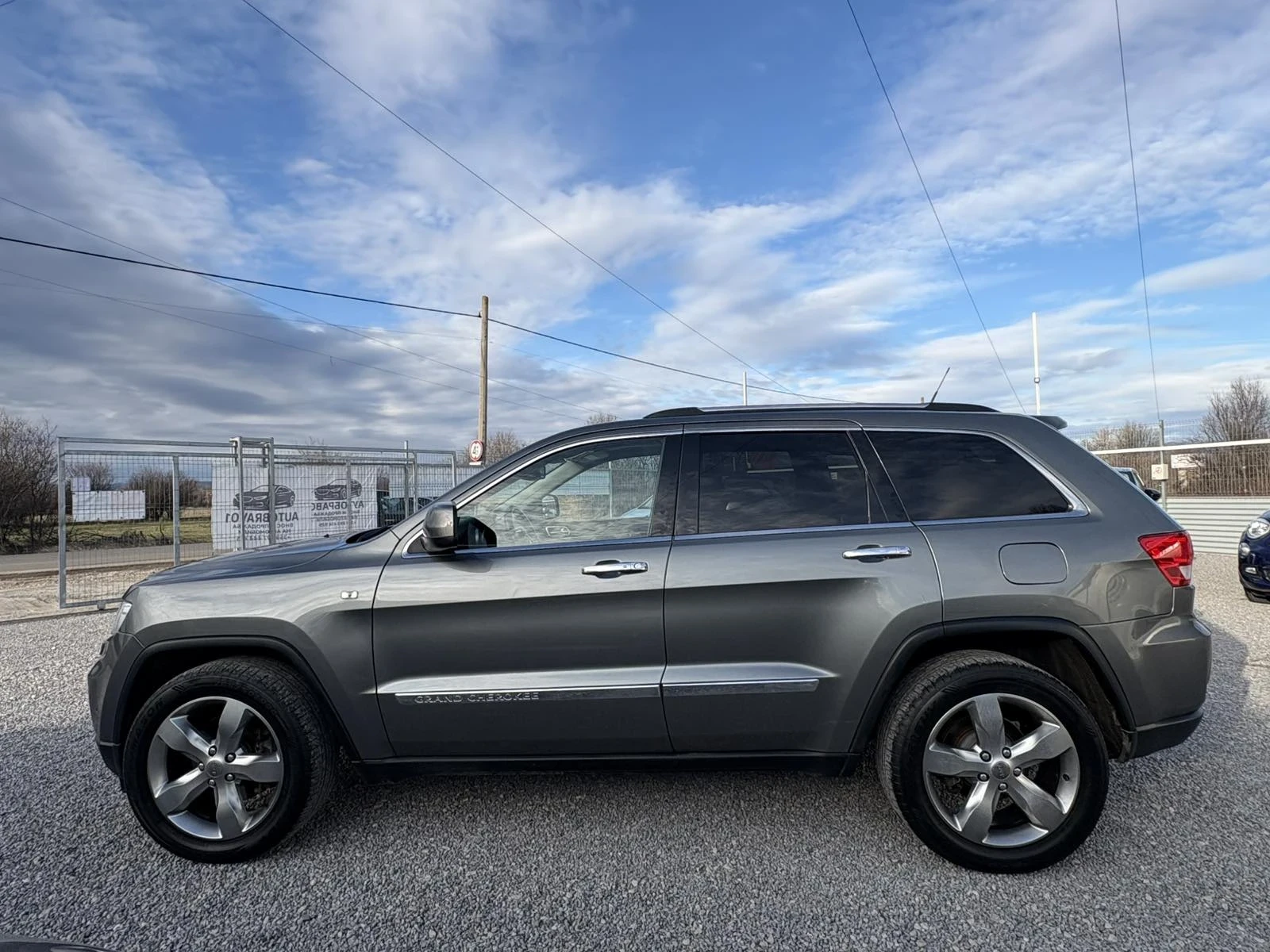 Jeep Grand cherokee 3.0. 240k.c. OVERLAND FULL MAX , снимка 2 - Автомобили и джипове - 53963599