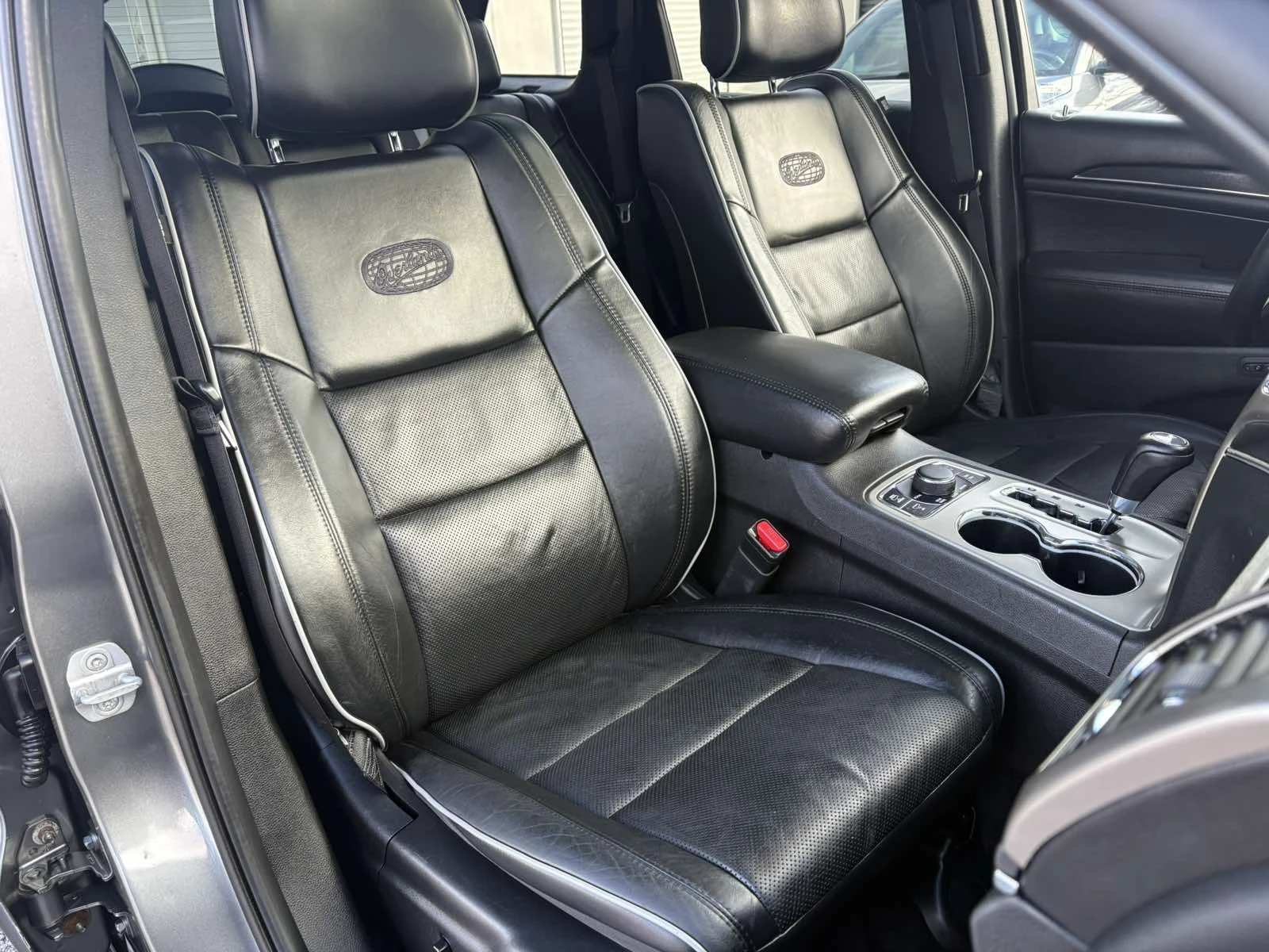 Jeep Grand cherokee 3.0. 240k.c. OVERLAND FULL MAX , снимка 13 - Автомобили и джипове - 53963599