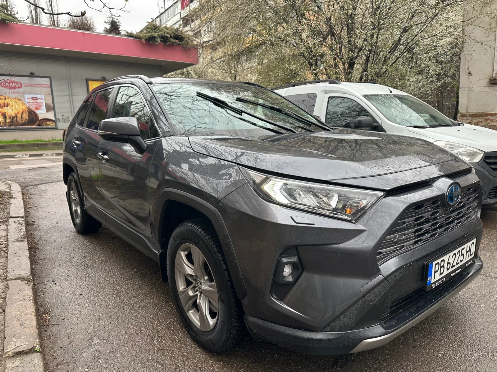 Toyota Rav4 Hybrid, снимка 3 - Автомобили и джипове - 54069944