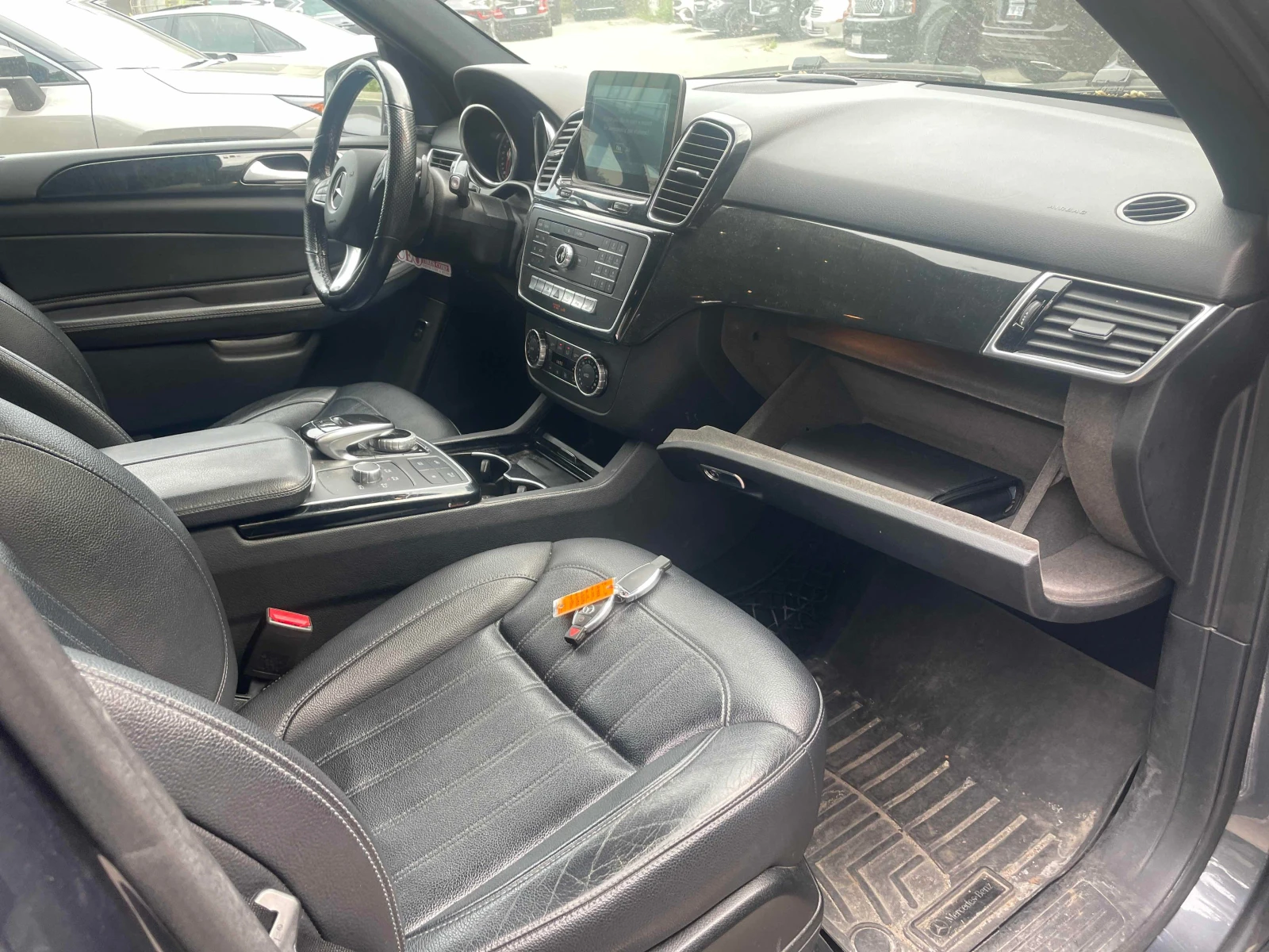 Mercedes-Benz GLE 350 D * AMG * 360 * PANO * CARFAX * , снимка 10 - Автомобили и джипове - 54964443