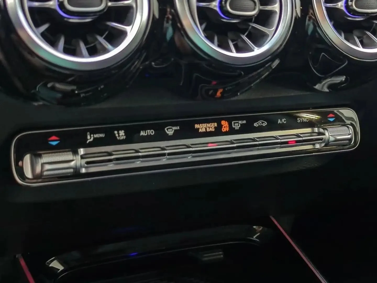 Mercedes-Benz GLB 250 4MATIC ЦЕНА ДО БЪЛГАРИЯ АВТОКРЕДИТ, снимка 15 - Автомобили и джипове - 55953721