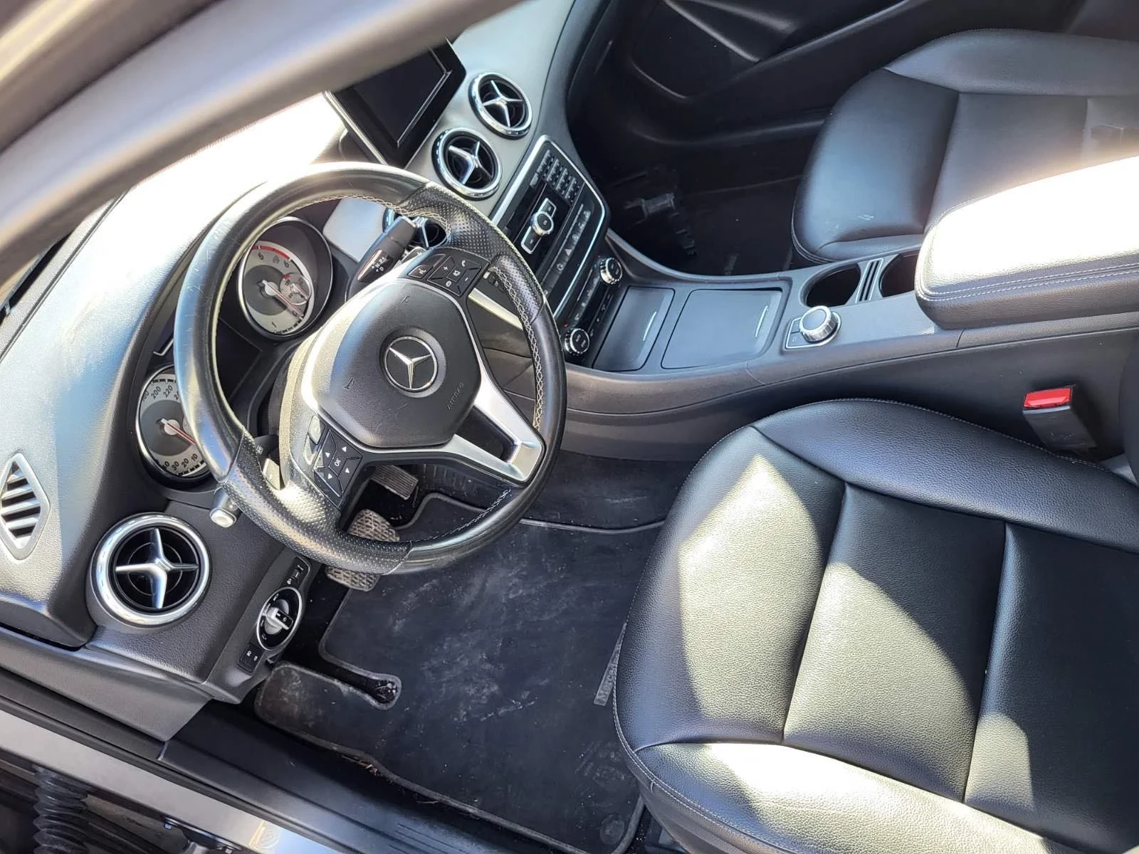 Mercedes-Benz GLA 220 2015 г., снимка 7 - Автомобили и джипове - 56336878