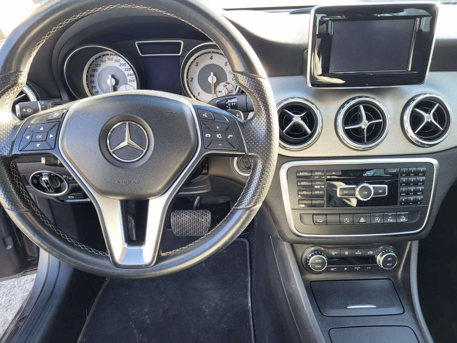 Mercedes-Benz GLA 220 2015 г., снимка 5 - Автомобили и джипове - 56336878