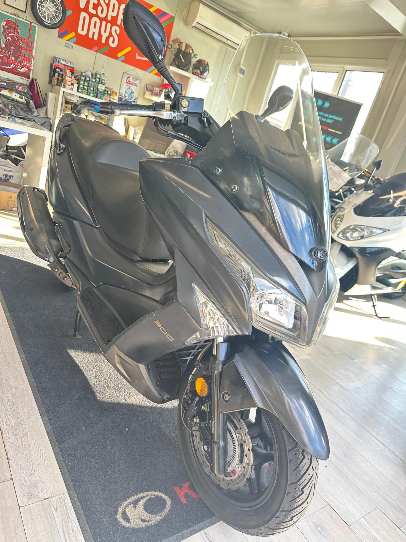 Kymco Downtown X-Town 300i ABS 08.2016г., снимка 6 - Мотоциклети и мототехника - 53987604