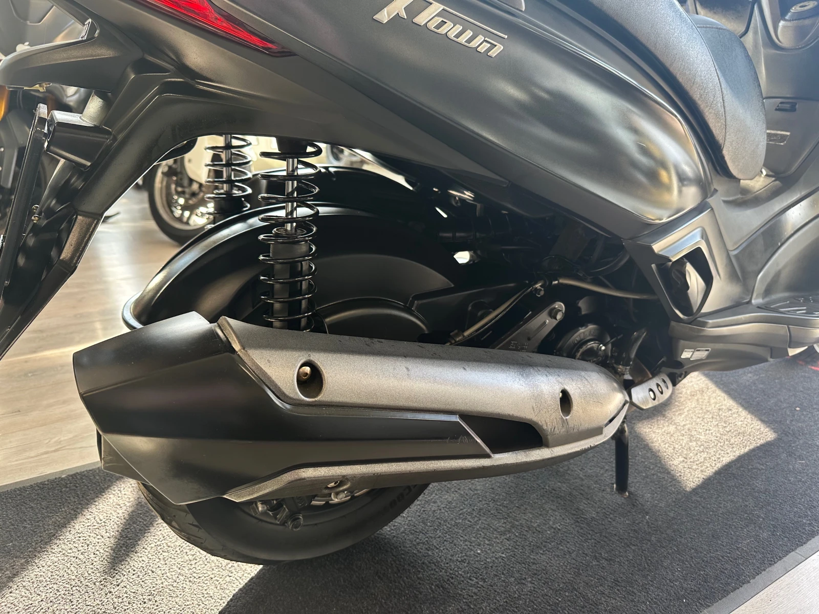 Kymco Downtown X-Town 300i ABS 08.2016г., снимка 10 - Мотоциклети и мототехника - 53987604