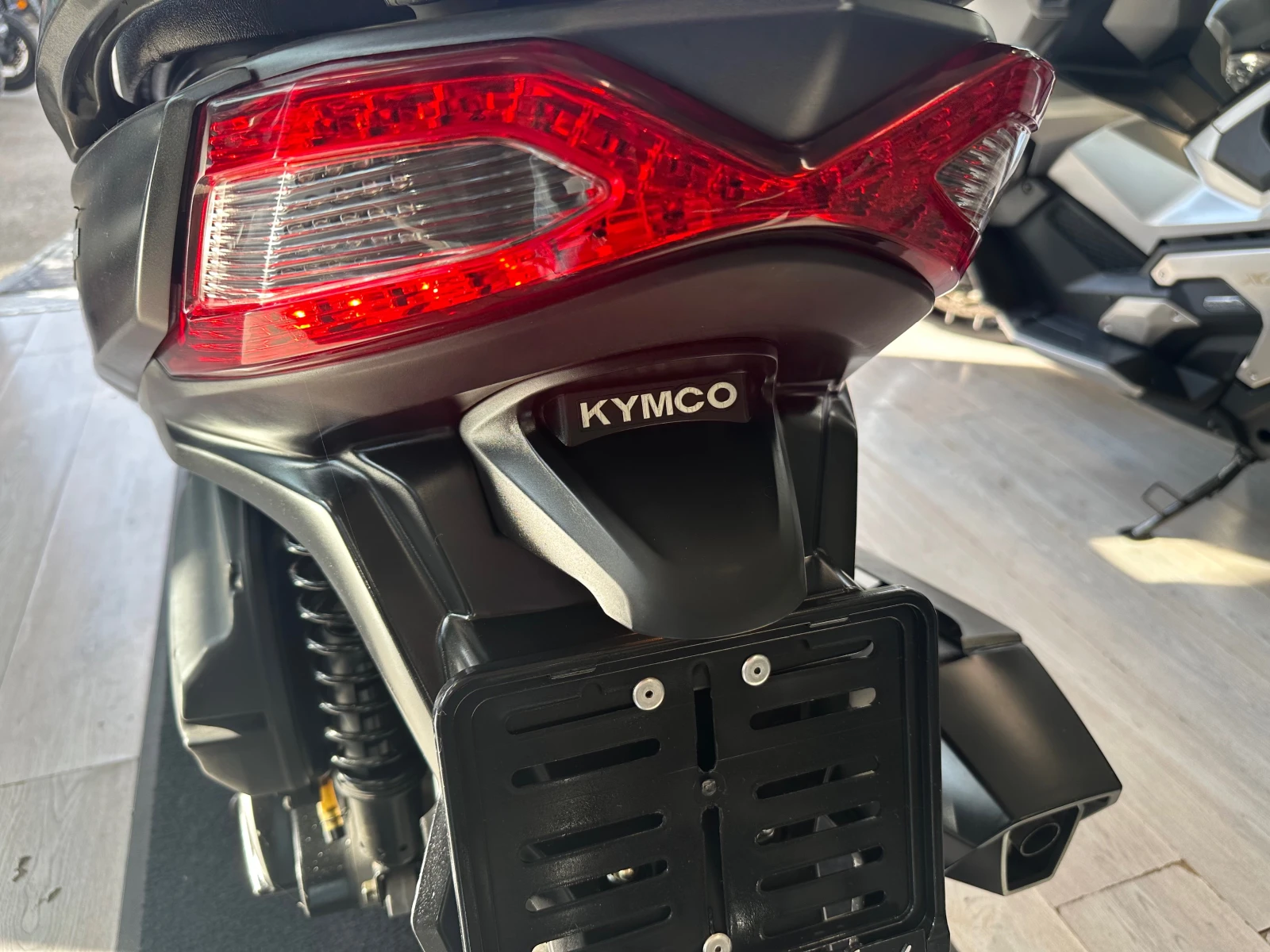 Kymco Downtown X-Town 300i ABS 08.2016г., снимка 4 - Мотоциклети и мототехника - 53987604