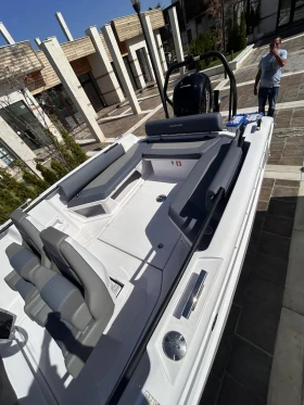 Моторна яхта Axopar 22 SPAYDER, снимка 5