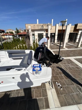 Моторна яхта Axopar 22 SPAYDER, снимка 8