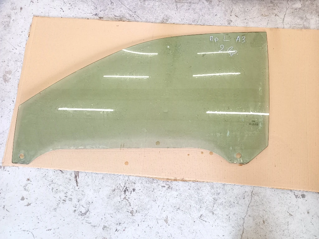 Стъкло предно ляво Ауди А3 2врати (1)