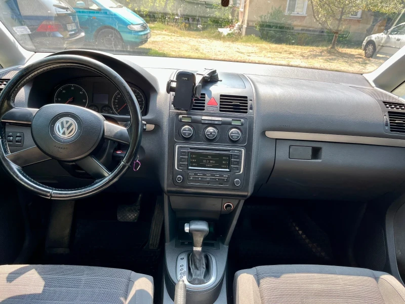 VW Touran Миниван, снимка 8 - Автомобили и джипове - 47401100