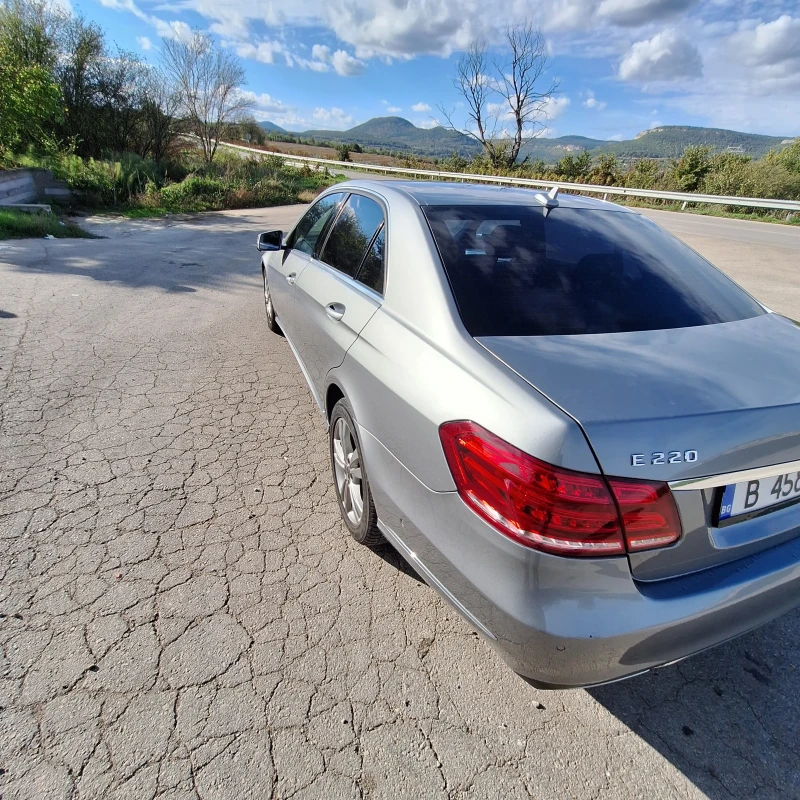 Mercedes-Benz E 220, снимка 9 - Автомобили и джипове - 48404145