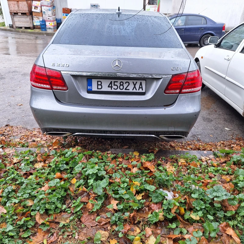 Mercedes-Benz E 220, снимка 3 - Автомобили и джипове - 48404145