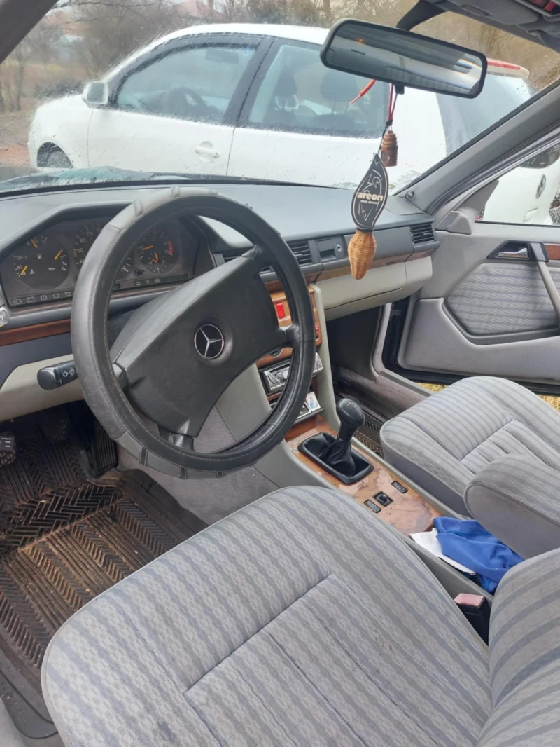 Mercedes-Benz 124, снимка 6 - Автомобили и джипове - 49441375