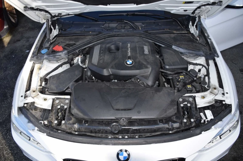 BMW 330  i xDrive | M-PACK | LANE ASSIST |  CARFAX, снимка 13 - Автомобили и джипове - 53459697