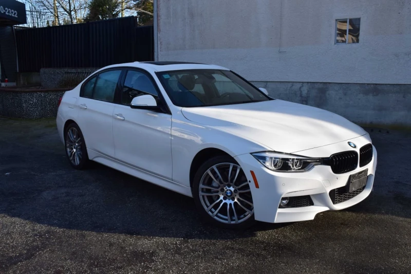 BMW 330  i xDrive | M-PACK | LANE ASSIST |  CARFAX