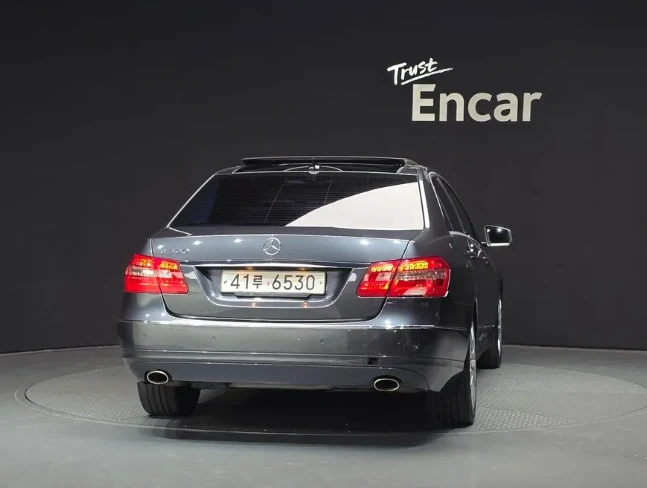 Mercedes-Benz E 350  - изображение 4