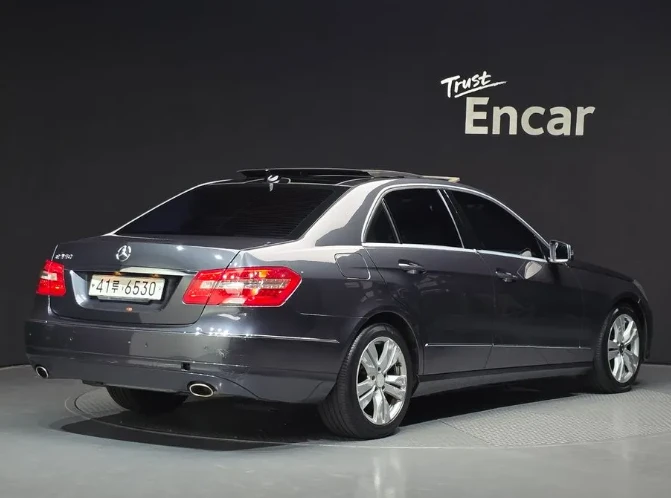 Mercedes-Benz E 350  - изображение 2