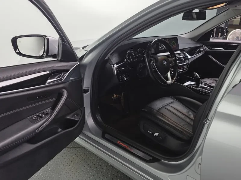 BMW 520 LUXURY G30, снимка 10 - Автомобили и джипове - 55789853