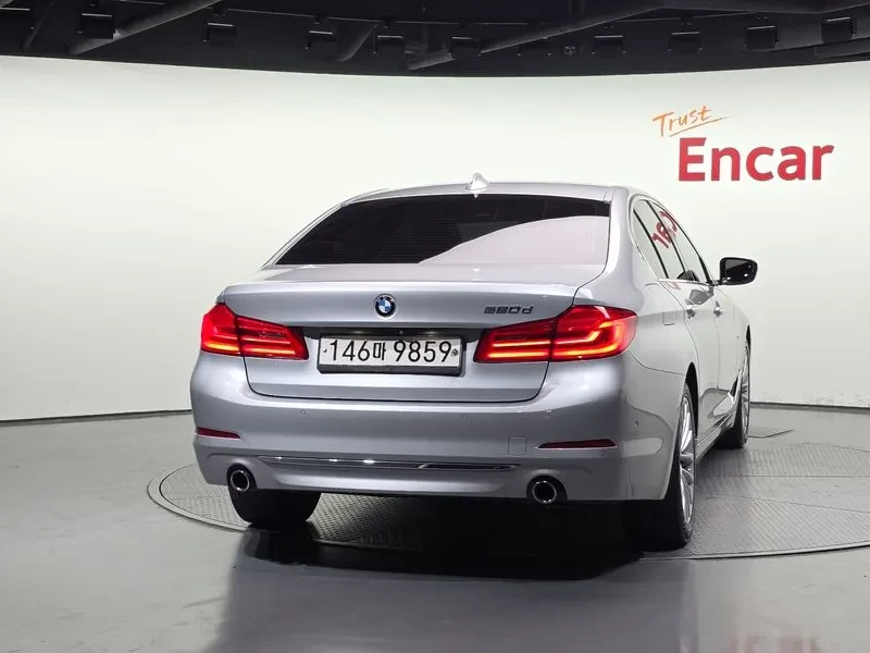 BMW 520 LUXURY G30, снимка 4 - Автомобили и джипове - 55789853