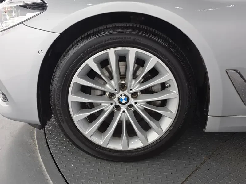 BMW 520 LUXURY G30, снимка 5 - Автомобили и джипове - 55789853