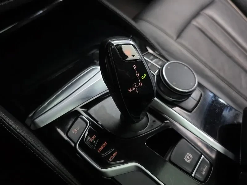 BMW 520 LUXURY G30, снимка 9 - Автомобили и джипове - 55789853