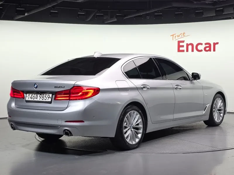 BMW 520 LUXURY G30, снимка 2 - Автомобили и джипове - 55789853