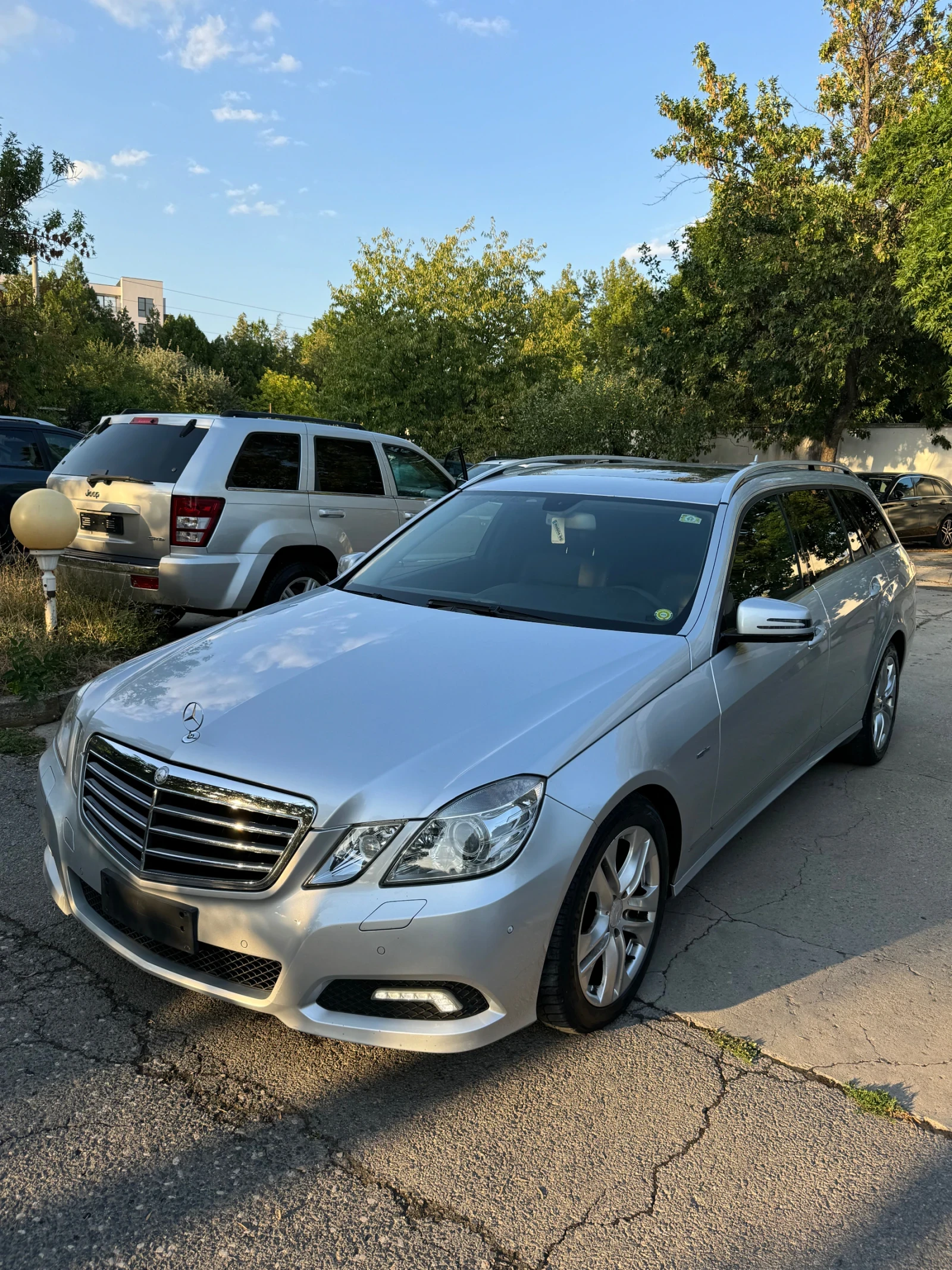 Mercedes-Benz E 250 CDI* AVANGARDE* LED* Ел.БАГАЖНИК* ТОП СЪСТОЯНИЕ*  - [1] 