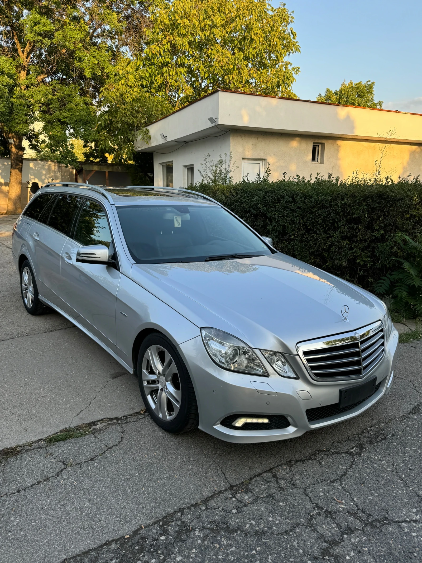 Mercedes-Benz E 250 CDI* AVANGARDE* LED* Ел.БАГАЖНИК* ТОП СЪСТОЯНИЕ*  - изображение 3