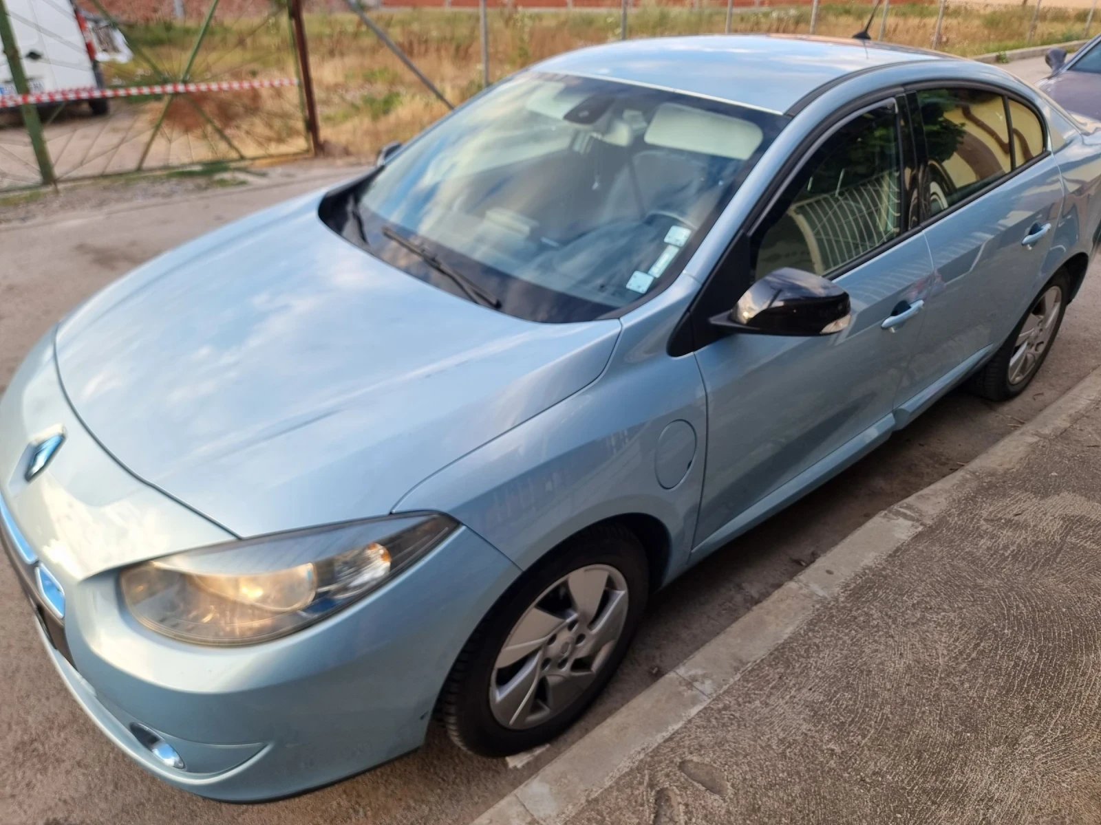 Renault Fluence Z.E. - изображение 5