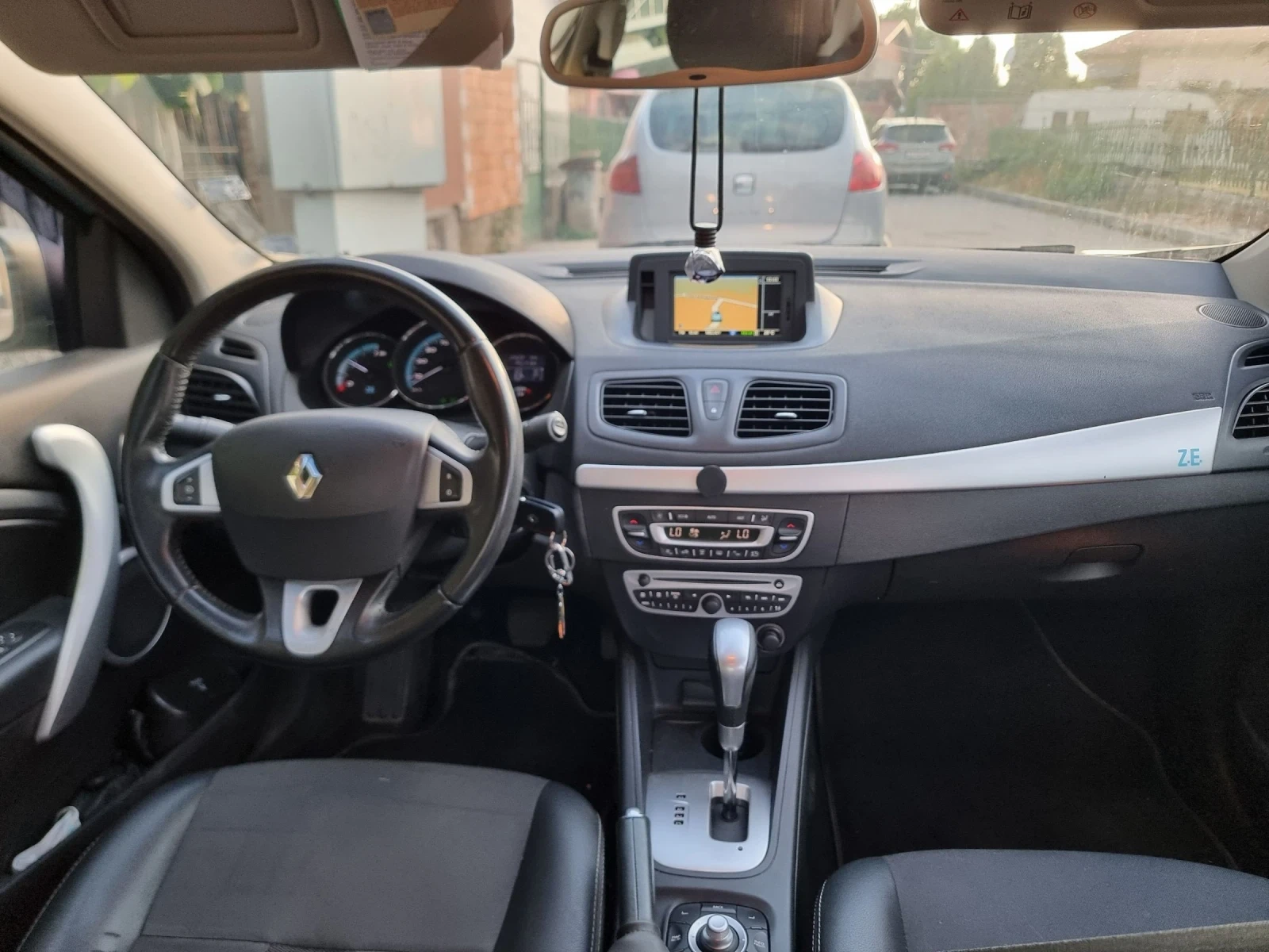Renault Fluence Z.E. - изображение 7