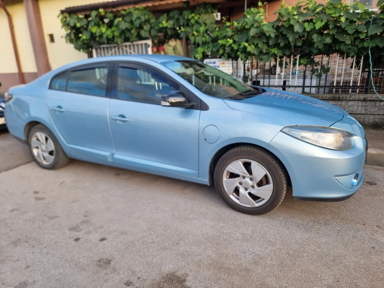 Renault Fluence Z.E. - изображение 2