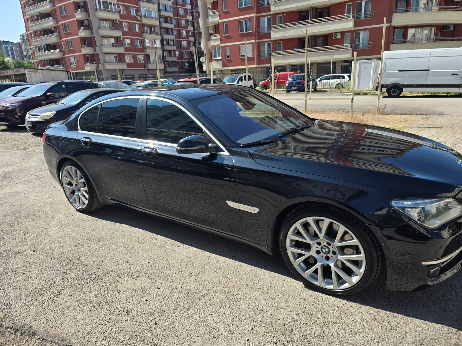 BMW 750 Xdrive - изображение 2