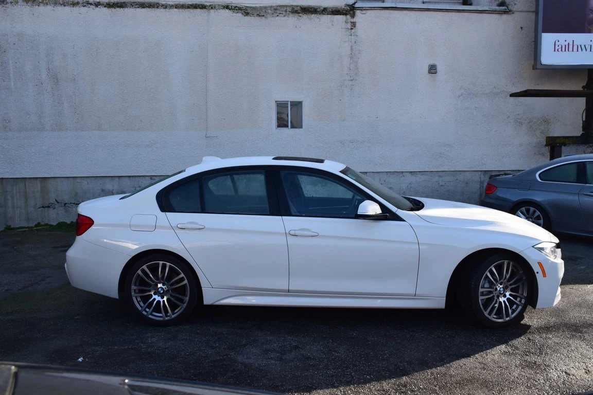 BMW 330  i xDrive | M-PACK | LANE ASSIST |  CARFAX - изображение 2