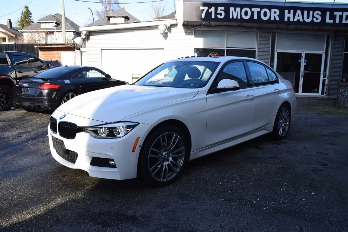 BMW 330  i xDrive | M-PACK | LANE ASSIST |  CARFAX - изображение 3