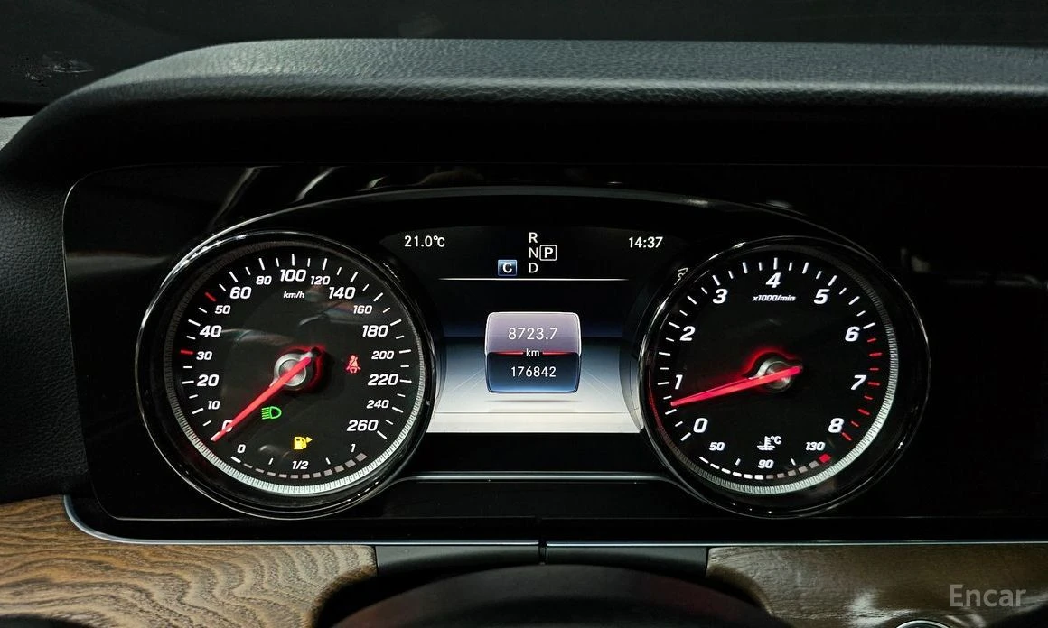 Mercedes-Benz E 300, снимка 8 - Автомобили и джипове - 54476526