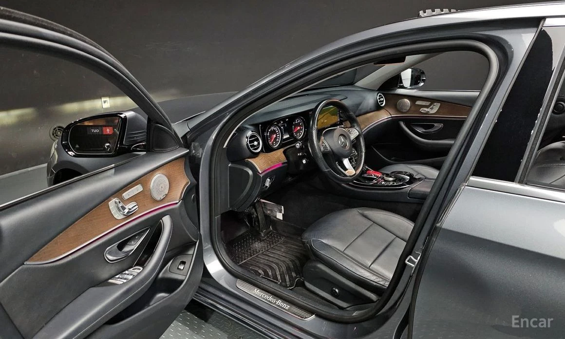 Mercedes-Benz E 300, снимка 10 - Автомобили и джипове - 54476526